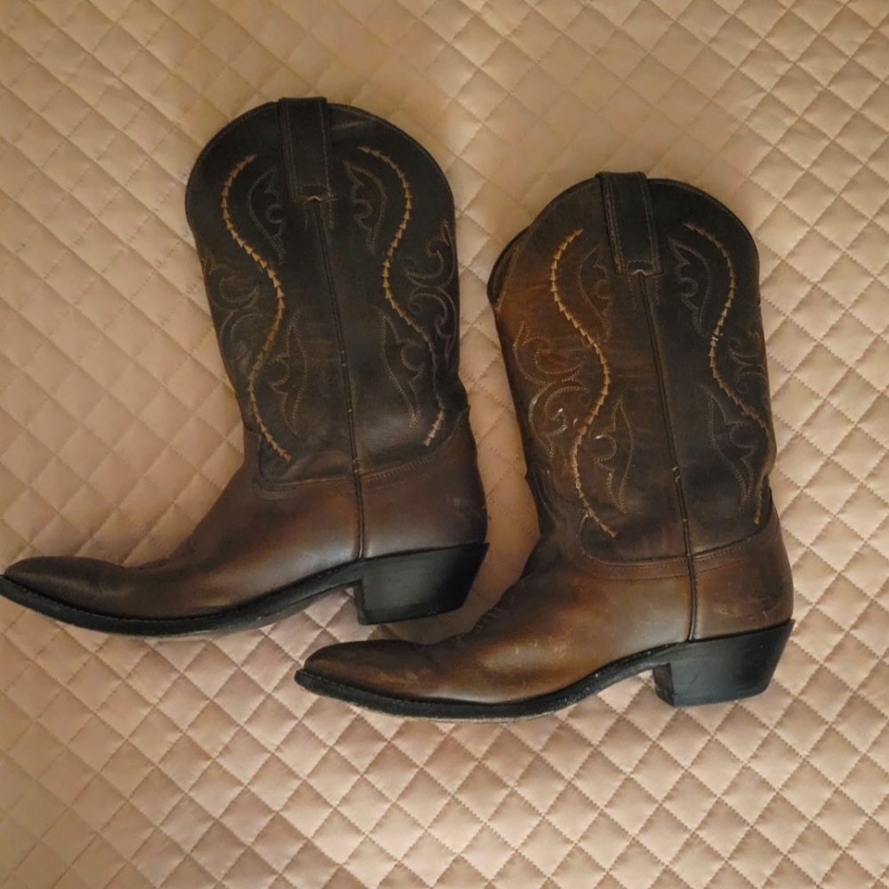 Cowboy boots, Justin, size 9b brown